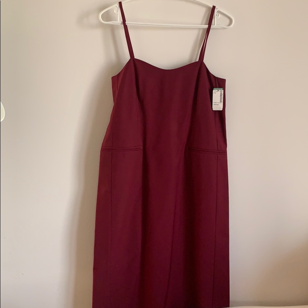 Elegant Burgundy Midi Dress